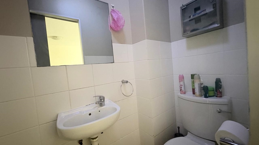 1 Bedroom Property for Sale in Zonnebloem Western Cape